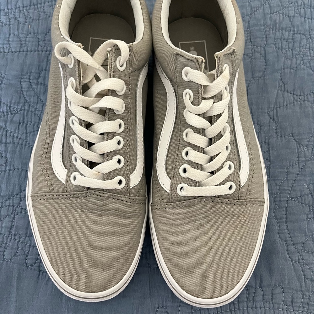 VANS OLD SKOOL SHOE GRAY AND WHITE
